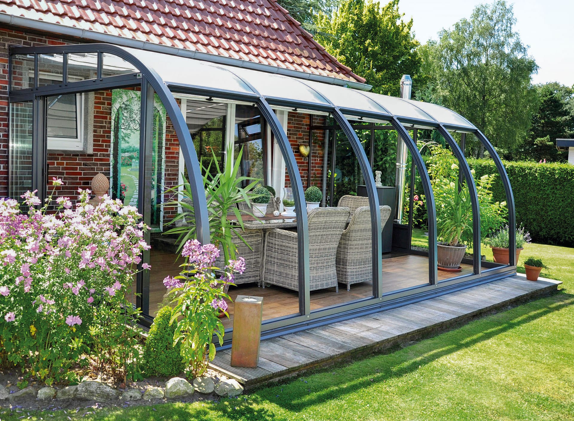 Optimaler Wetterschutz durch eine Terrassenüberdachung mit Markise