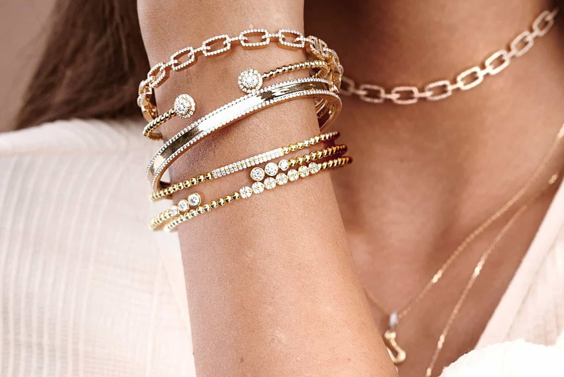Setze glänzende Akzente mit hochwertigem Edelstahl Schmuck für jeden Anlass
