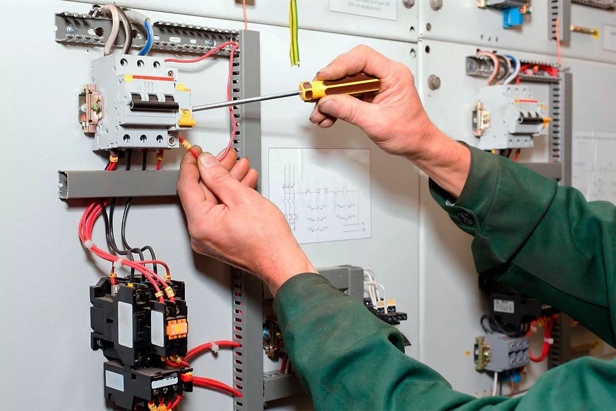 DGUV V3 Prüfung: Gesetzliche Pflicht zur regelmäßigen Überprüfung elektrischer Anlagen