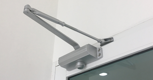 Wie Feststellanlagen für Schließmechanismen die Effizienz und Sicherheit in Ihrem Gebäude steigern